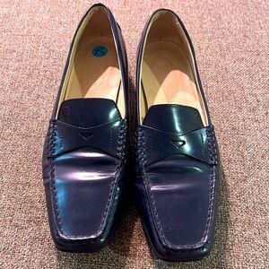 Tod’s Gomnino Leather Loafers Navy Blue Size 38 US 7.5 Women Slip On.